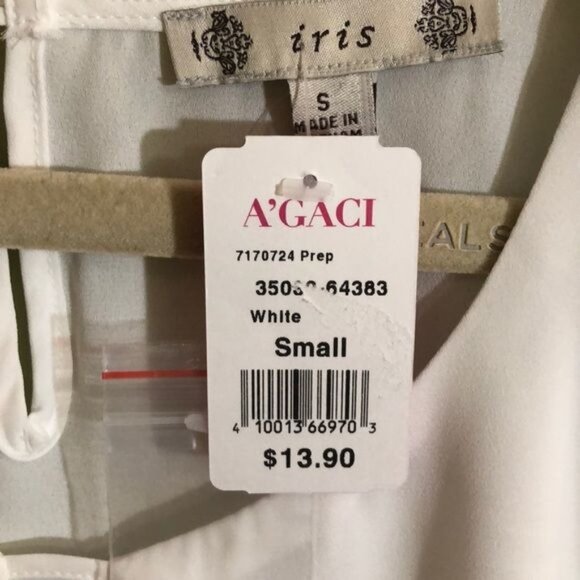 A’Gaci White Ruffled Sleeves, Button Close Back, Size Small (with Extra Button) - Picture 4 of 4